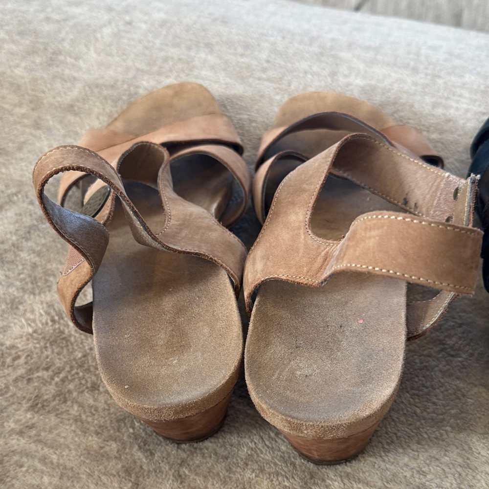 Stylish Women's Sandals in Black and Brown - Picture 5 of 6
